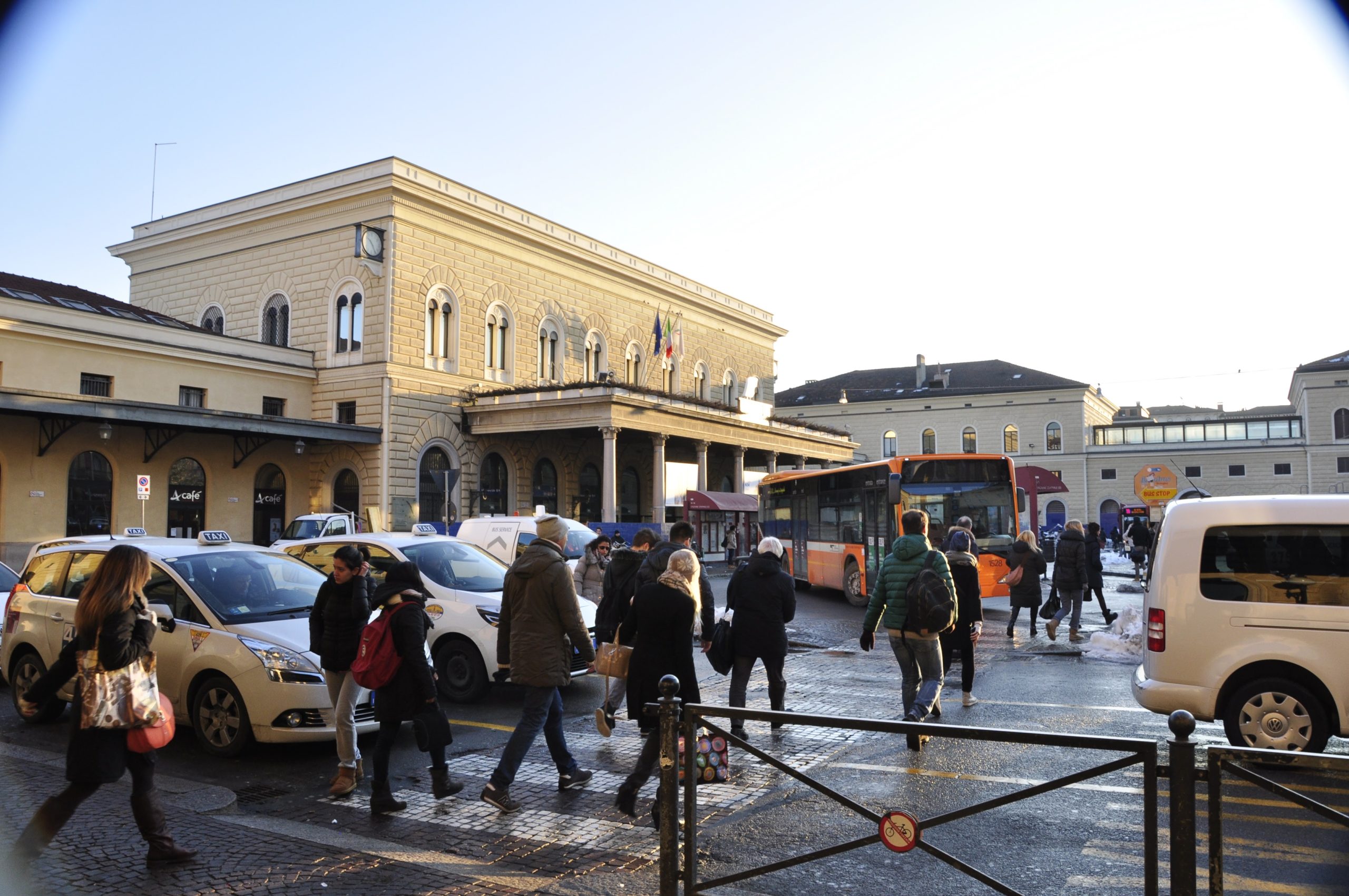 イタリアボローニャ駅前