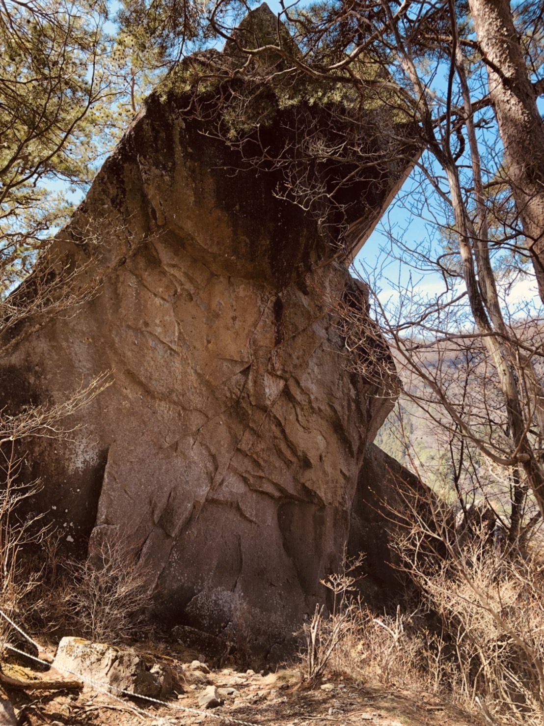 鋏岩太刀岡山